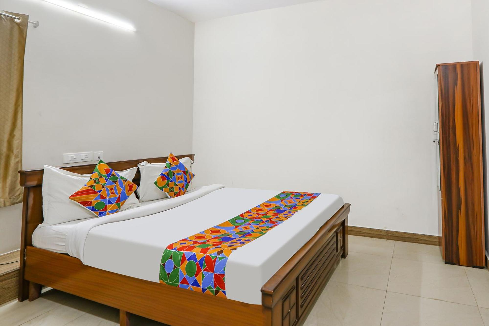 Fabexpress Korner Inn - Sivaji Park Visakhapatnam Buitenkant foto