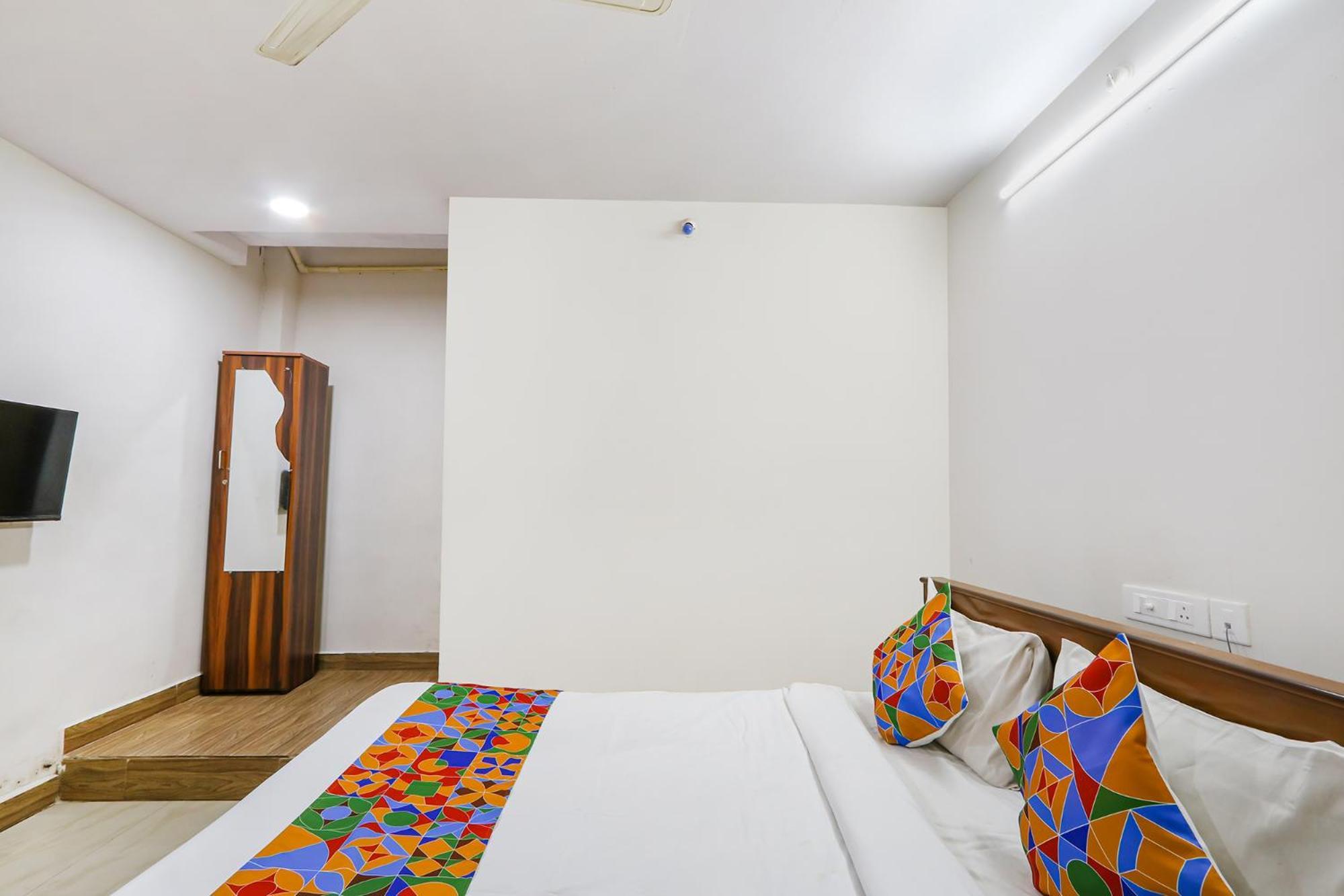 Fabexpress Korner Inn - Sivaji Park Visakhapatnam Buitenkant foto