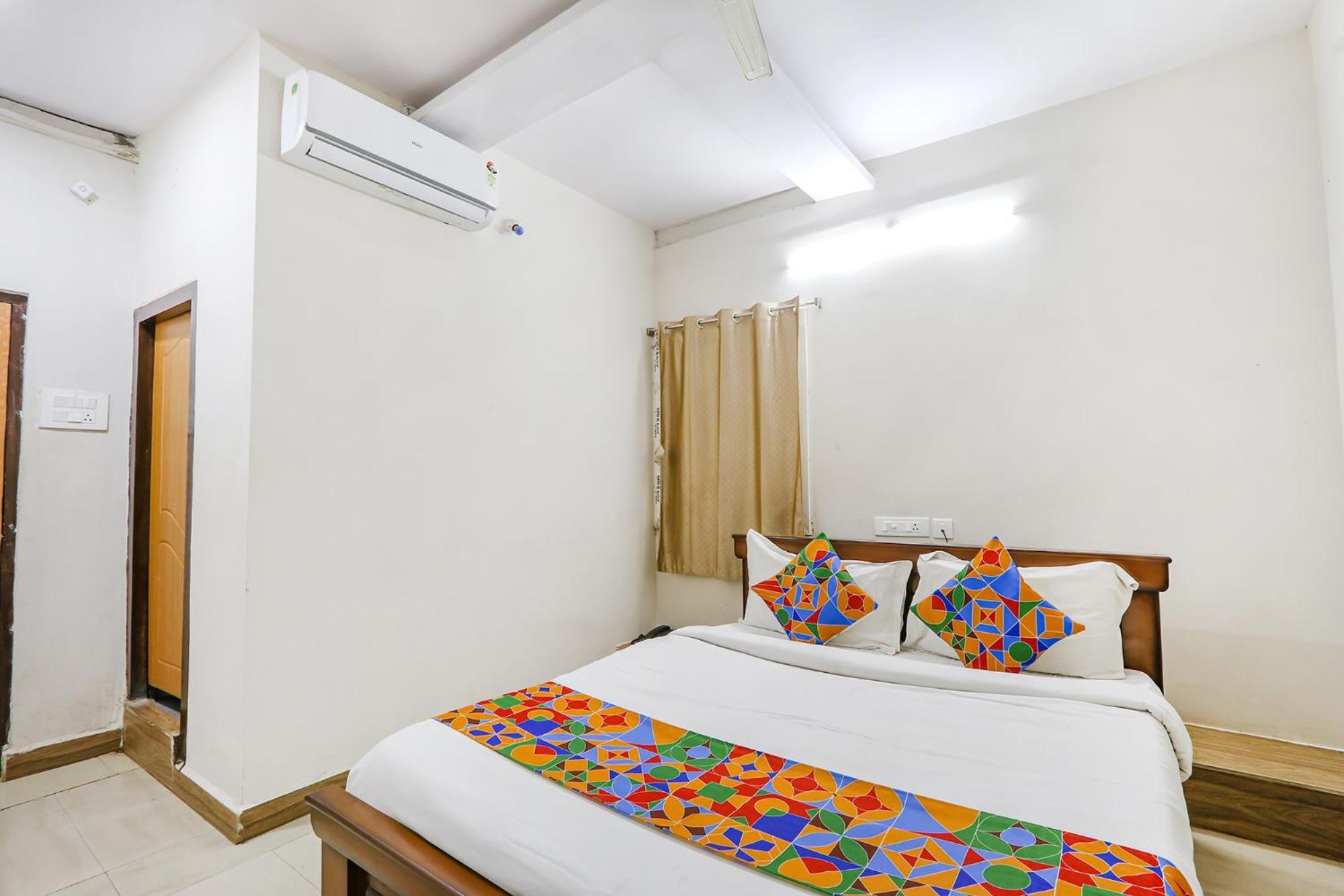 Fabexpress Korner Inn - Sivaji Park Visakhapatnam Buitenkant foto