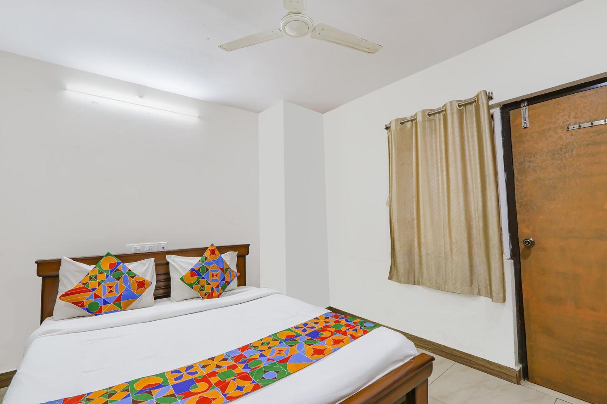 Fabexpress Korner Inn - Sivaji Park Visakhapatnam Buitenkant foto