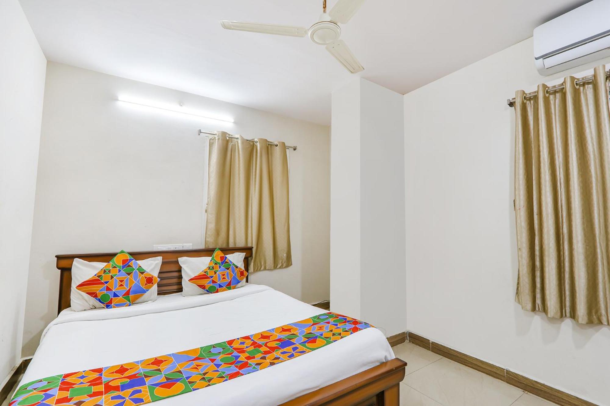 Fabexpress Korner Inn - Sivaji Park Visakhapatnam Buitenkant foto