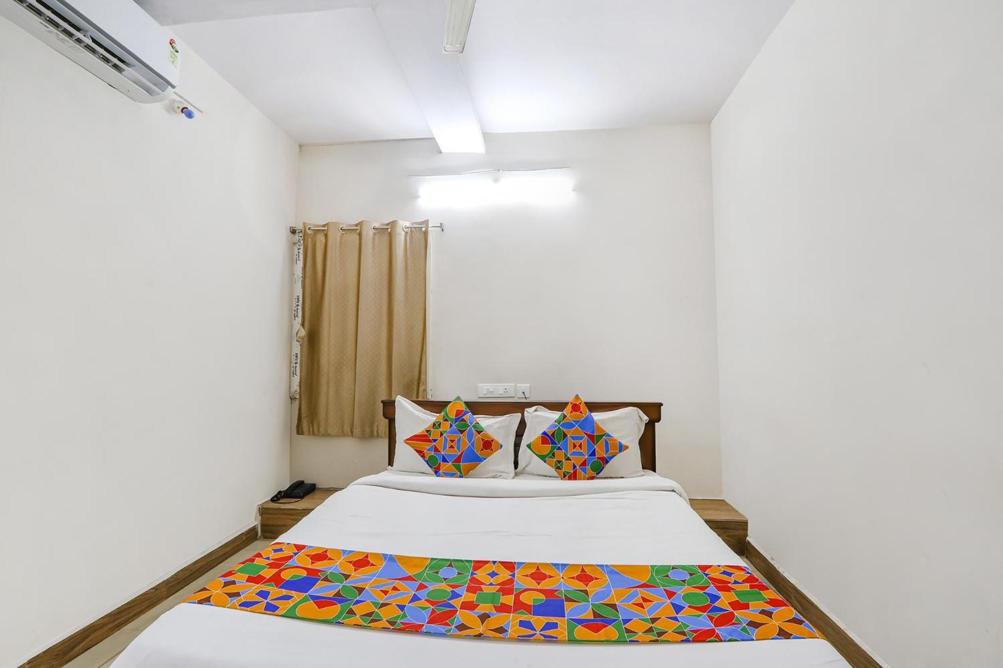 Fabexpress Korner Inn - Sivaji Park Visakhapatnam Buitenkant foto
