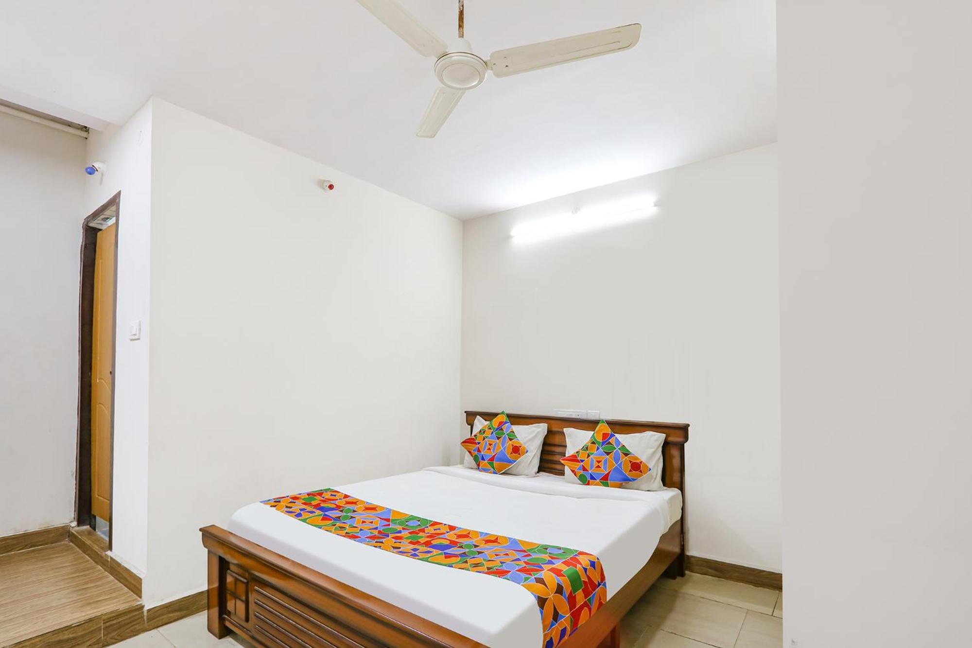 Fabexpress Korner Inn - Sivaji Park Visakhapatnam Buitenkant foto